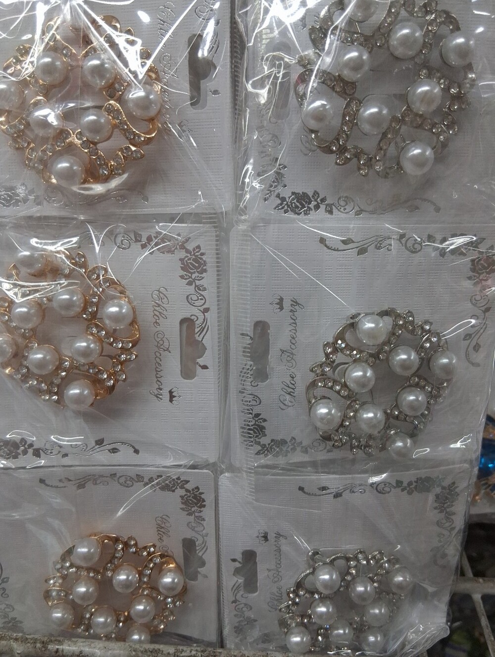 12 PKGS Pearl Cluster Brooch — WHOLESALE